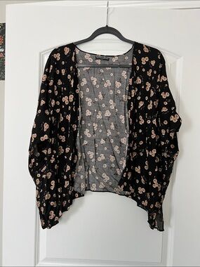 Brandy Melville Sunflower Black Short Kimono, one size, like new